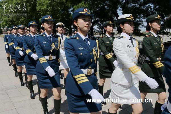 首批仪仗女兵在京正式亮相